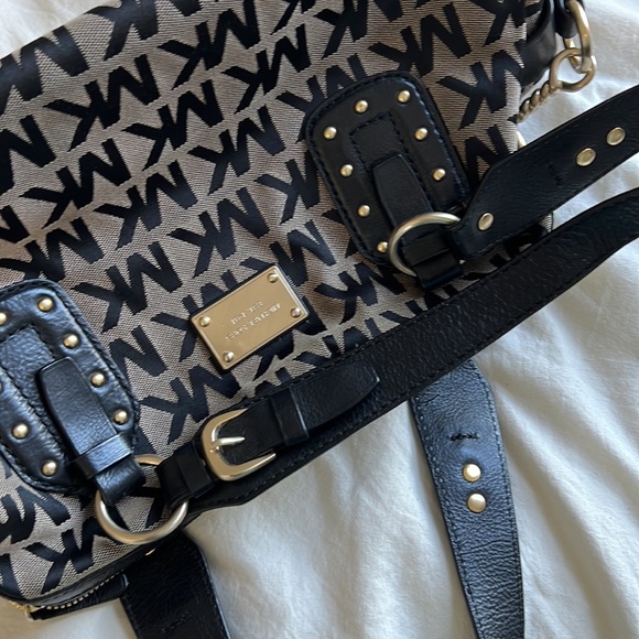 Micheal kors bag - Picture 3 of 7